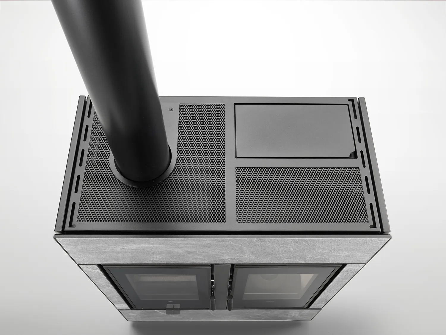 Poêle à bois KLOVER Dual Air, double foyer, installé par Flammes & Cie